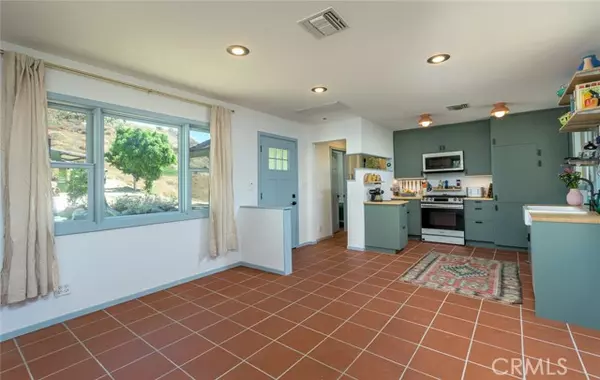 Sylmar, CA 91342,11022 Summit Trail