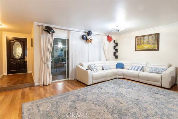 9551 Via Ricardo, Burbank, CA 91504