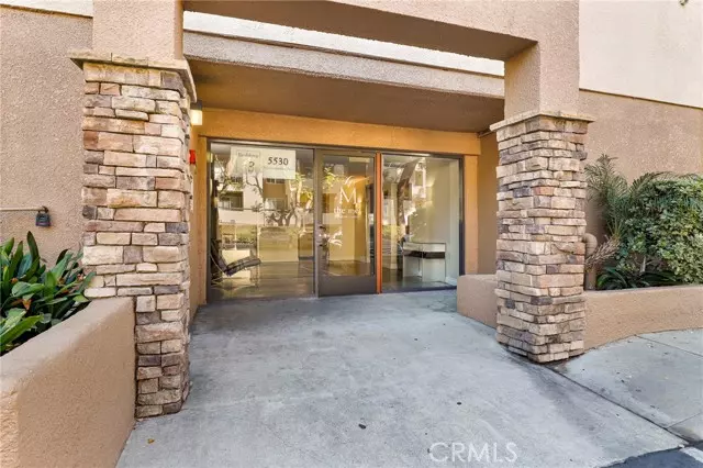 Woodland Hills, CA 91367,5530 Owensmouth Avenue #306