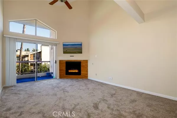 Woodland Hills, CA 91367,5530 Owensmouth Avenue #306