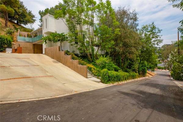 22619 Holanda Road, Woodland Hills, CA 91364