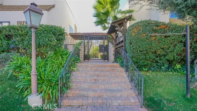 5243 Yarmouth Avenue #27, Encino, CA 91316