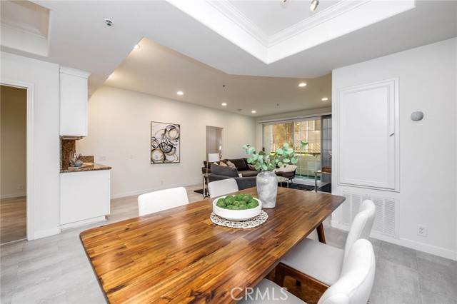 Toluca Lake, CA 91602,10824 Bloomfield Street #106