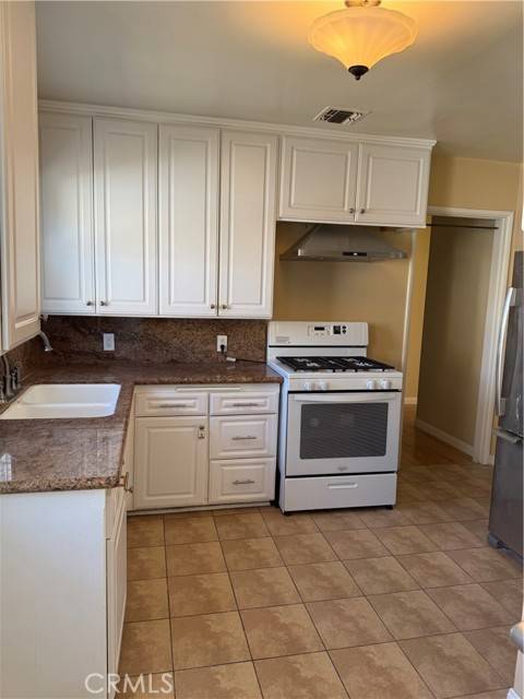 Sunland, CA 91040,10213 Nassau Avenue