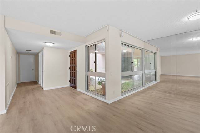 Encino, CA 91316,5301 Balboa Boulevard #D1
