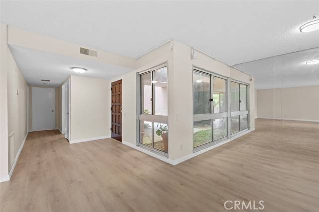 Encino, CA 91316,5301 Balboa Boulevard #D1