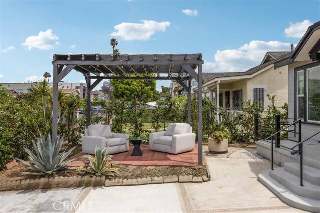 Los Angeles, CA 90019,4562 W 17th Street