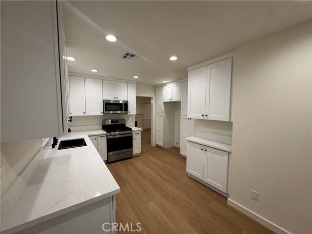 Mission Hills (san Fernando), CA 91345,15234 Kingsbury Street