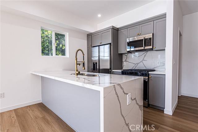 Valley Village, CA 91607,5251 Agnes Avenue #2