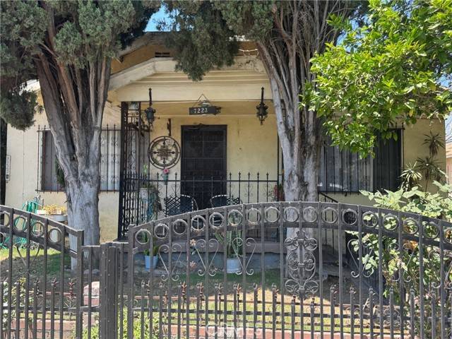 7223 Holmes Avenue, Los Angeles, CA 90001