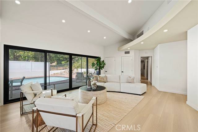 Glendale, CA 91208,2414 Las Positas Road