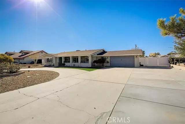 14334 Bochee Road, Apple Valley, CA 92307