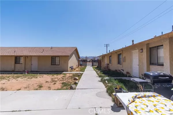 13584 Yakima Road, Apple Valley, CA 92308