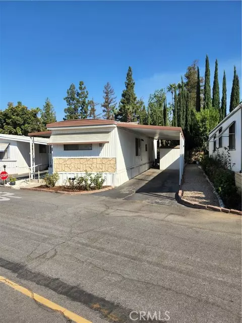 Azusa, CA 91702,840 E FOOTHILL #5