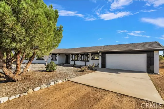 13475 El Centro Road, Oak Hills, CA 92344