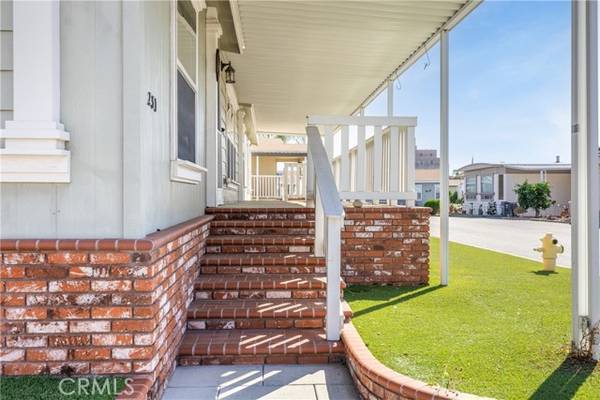 La Verne, CA 91750,3530 Damien #230