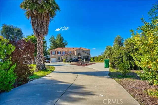 18253 Hollowtree Lane, Riverside, CA 92504