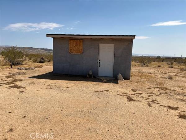 1879 Cherokee Trail, Landers, CA 92285