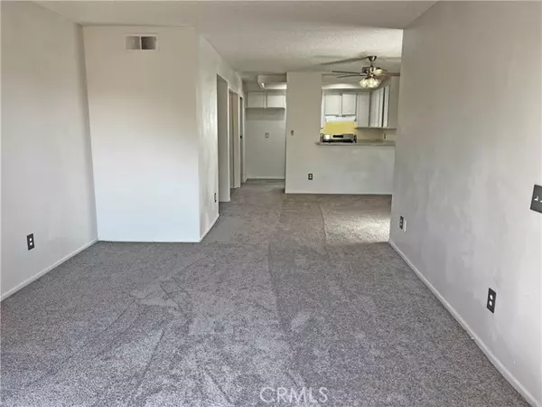 Fontana, CA 92335,9010 Newport Avenue #4