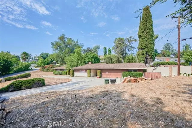 Fullerton, CA 92835,3209 Lakeknoll Drive