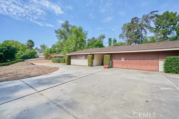 Fullerton, CA 92835,3209 Lakeknoll Drive