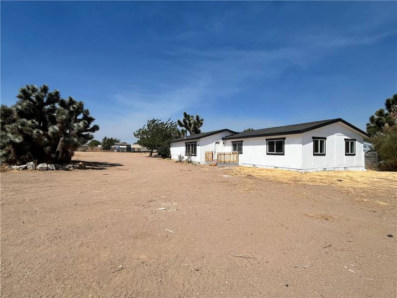 9086 Hollister Road, Phelan, CA 92371