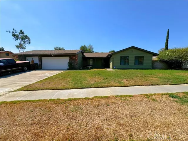 2466 N Apple Avenue, Rialto, CA 92377