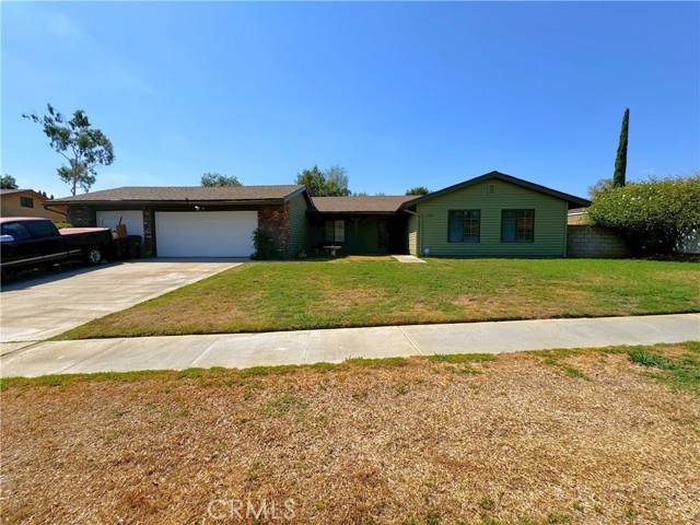 2466 N Apple Avenue, Rialto, CA 92377