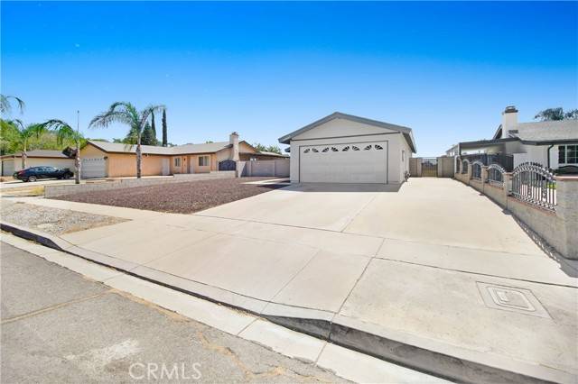 15647 Pine Avenue, Fontana, CA 92335