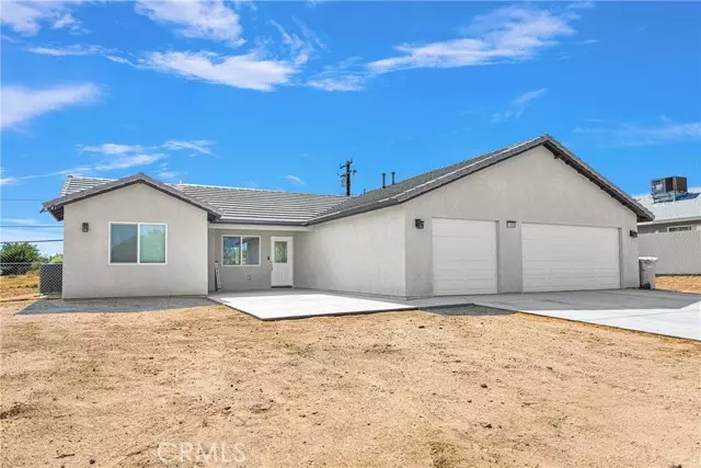 13985 Smoke Tree Street, Hesperia, CA 92345