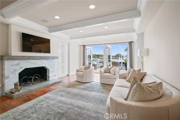 Newport Beach, CA 92660,102 Linda Isle