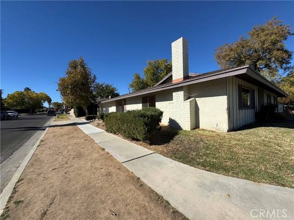 Palmdale, CA 93551,39643 Country Club Drive