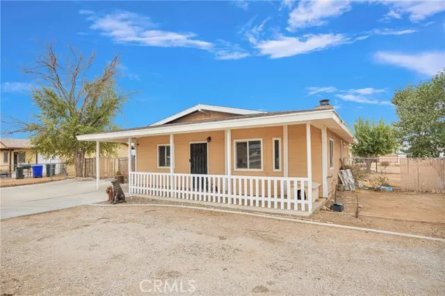 10590 Navajo Road, Apple Valley, CA 92308