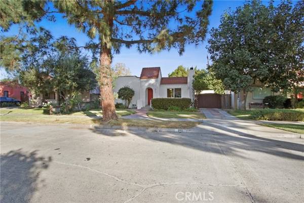 911 N Lowell Street, Santa Ana, CA 92703