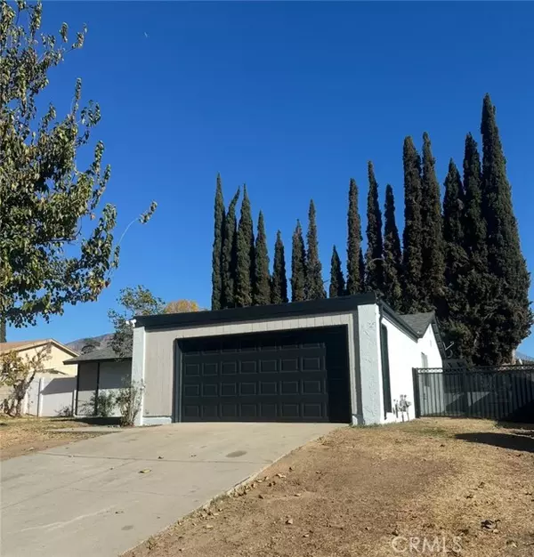 1555 Pepper CT, Highland, CA 92346