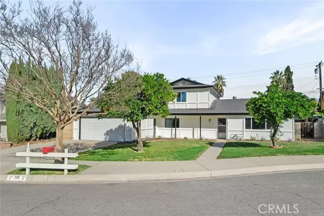 725 Robinhood Lane, Redlands, CA 92373