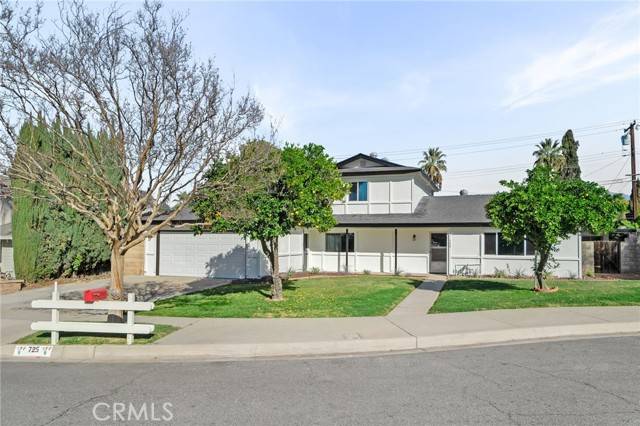 725 Robinhood Lane, Redlands, CA 92373