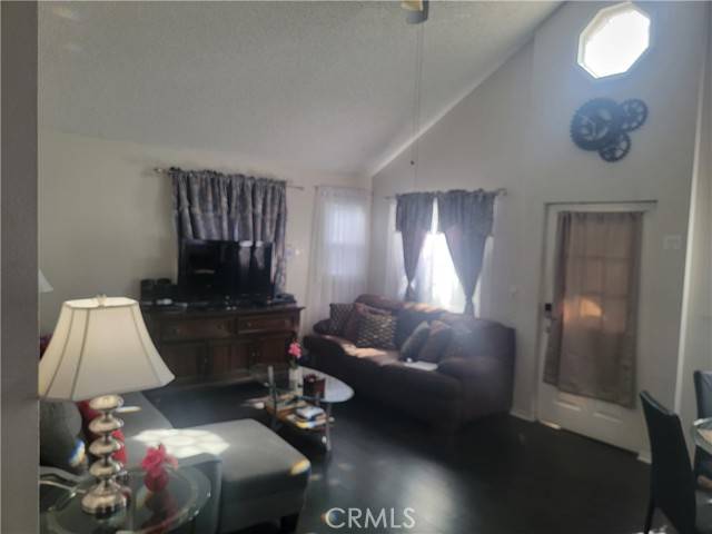 Los Angeles, CA 90068,6431 Dix Street