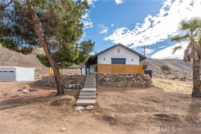 9156 Flora Vista Road, Apple Valley, CA 92308