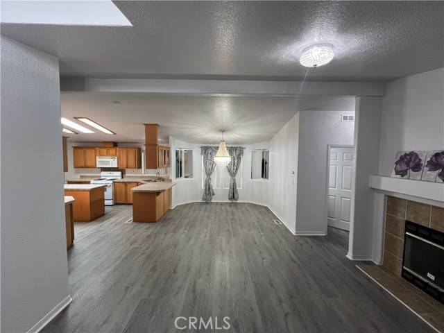 Rialto, CA 92376,200 W San Bernardino #100