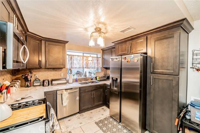 Rialto, CA 92376,875 S Rexford Street