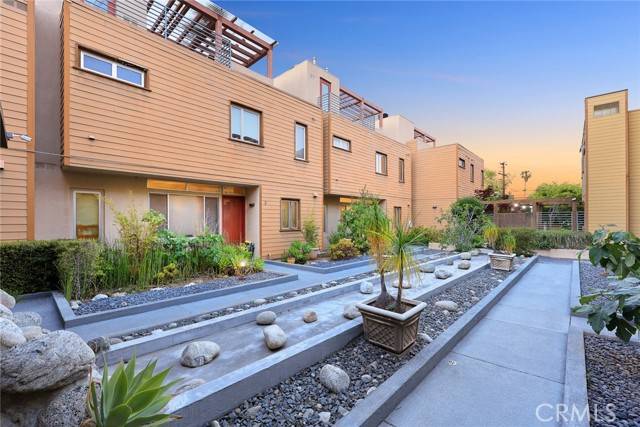 Pasadena, CA 91107,53 N Oak Avenue #5