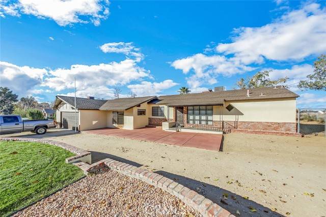 2537 W Ave, Palmdale, CA 93551