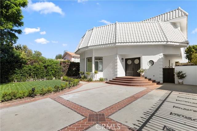 14713 Valleyheart Drive, Sherman Oaks, CA 91403