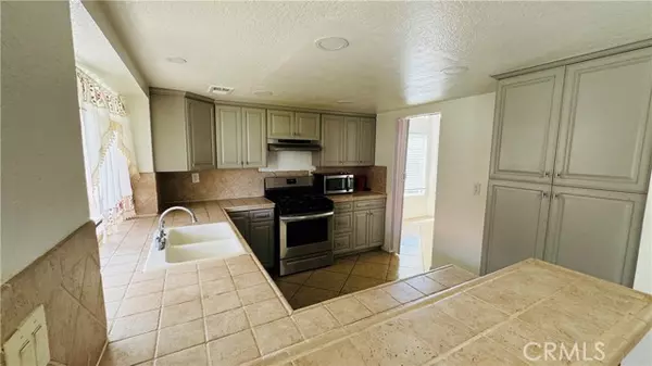 Palmdale, CA 93550,2520 E Avenue R13