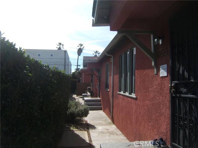 1270 W 35th Place, Los Angeles, CA 90007