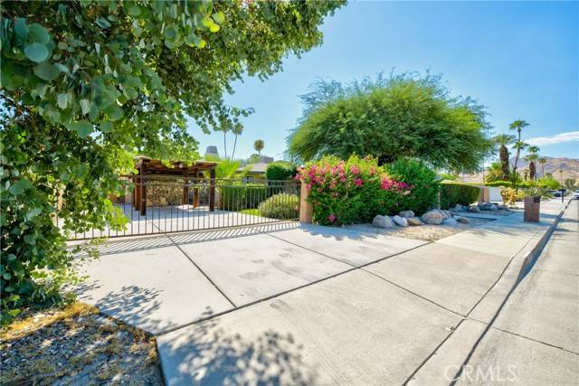 642 S Mountain View Drive, Palm Springs, CA 92264