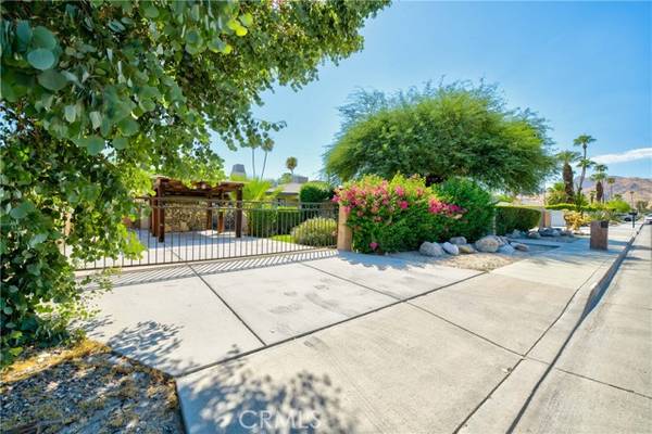 642 S Mountain View Drive, Palm Springs, CA 92264