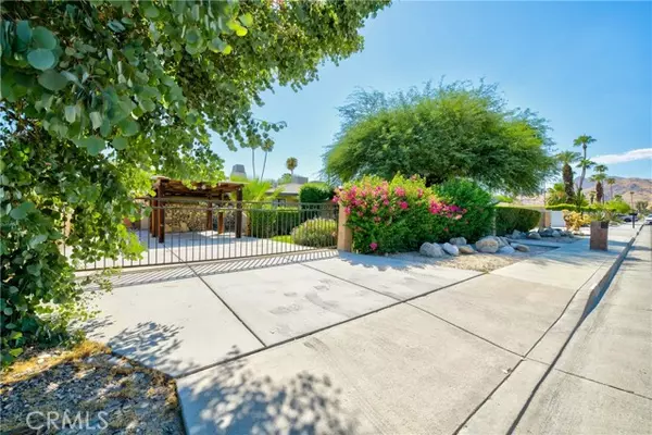 642 S Mountain View Drive, Palm Springs, CA 92264