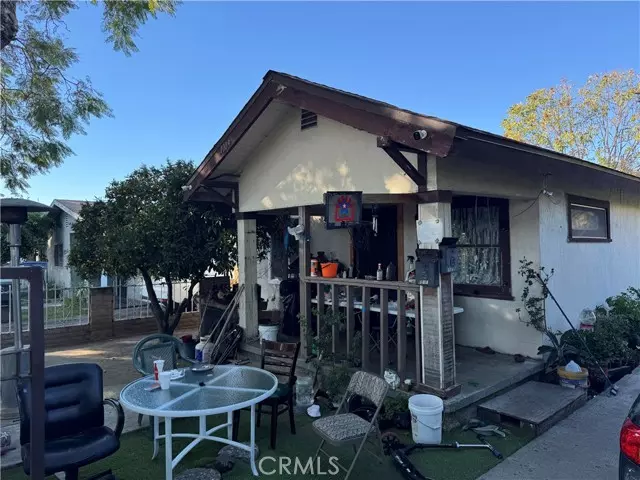 1009 W Myrtle Street, Santa Ana, CA 92703